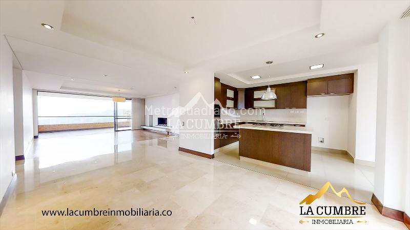 Beautiful 3BR Apartment with Green Areas in El Tesoro - 4
