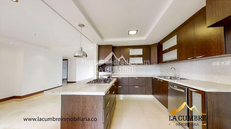 Beautiful 3BR Apartment with Green Areas in El Tesoro - 5