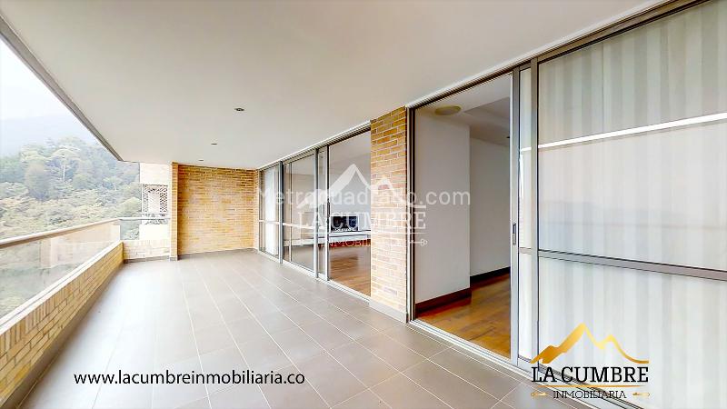 Beautiful 3BR Apartment with Green Areas in El Tesoro - 6