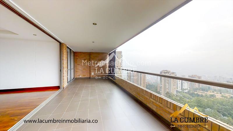 Beautiful 3BR Apartment with Green Areas in El Tesoro - 7