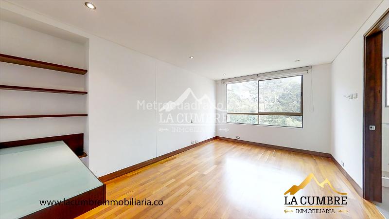 Beautiful 3BR Apartment with Green Areas in El Tesoro - 8