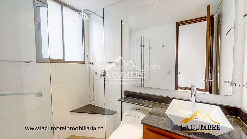 Beautiful 3BR Apartment with Green Areas in El Tesoro - 9