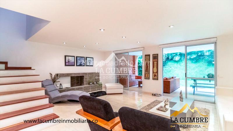 Spacious 3BR House in San Lucas, Poblado - 2