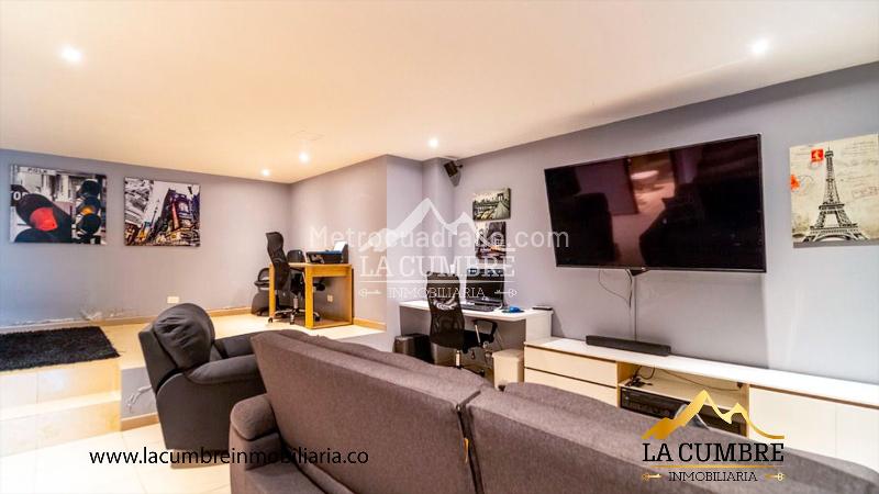 Spacious 3BR House in San Lucas, Poblado - 5