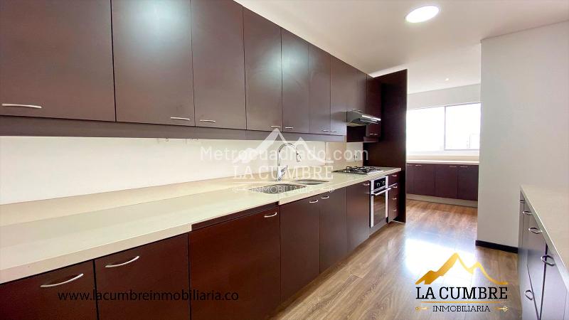 Apartamento con Piscina de 3 Alcobas en San Lucas, El Poblado - 5