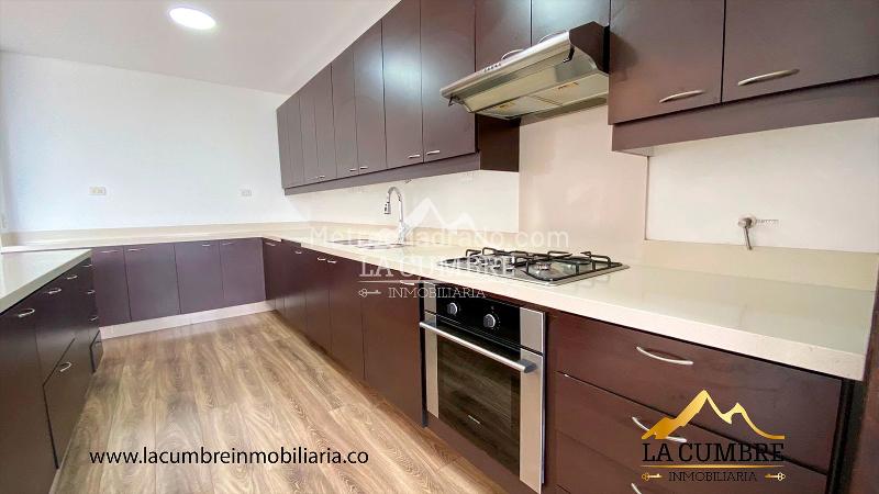 Apartamento con Piscina de 3 Alcobas en San Lucas, El Poblado - 6