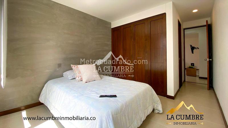 Charming 3BR Apartment in El Poblado Loma de Los Parra - 9