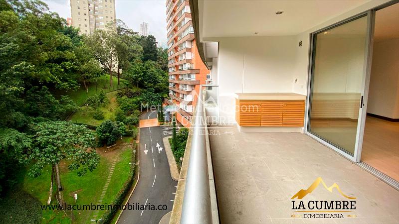 2BR Apartment with Double Covered Parking in Los Balsos, El Poblado - 4