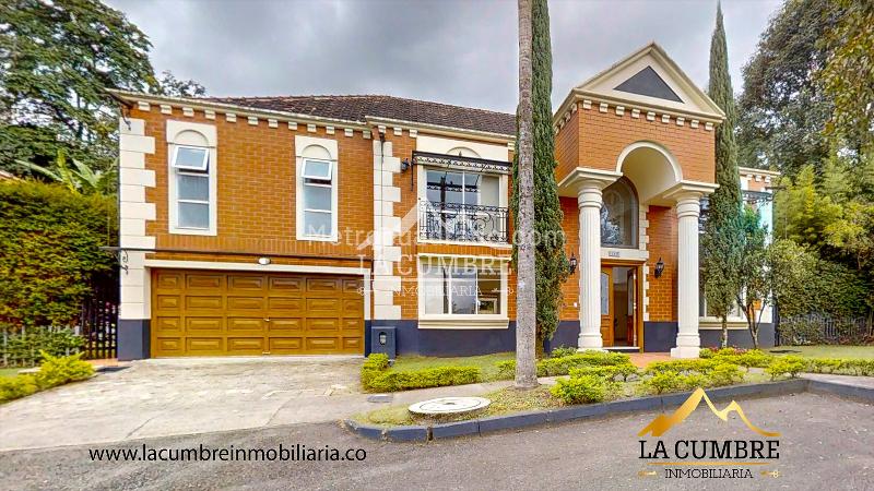 Casa de 4 Alcobas en Unidad Cerrada en El Poblado San Lucas