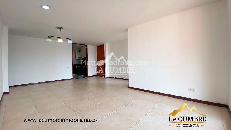 Spacious 3BR Apartment with Pool in El Poblado Castropol - 2