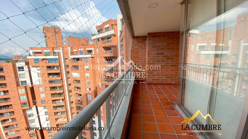 Spacious 3BR Apartment with Pool in El Poblado Castropol - 4