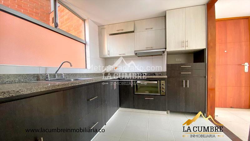 Spacious 3BR Apartment with Pool in El Poblado Castropol - 5