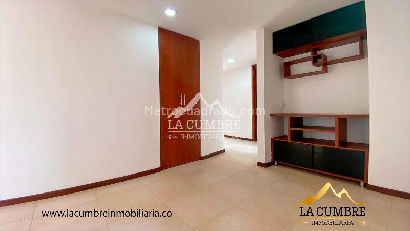 Spacious 3BR Apartment with Pool in El Poblado Castropol - 7