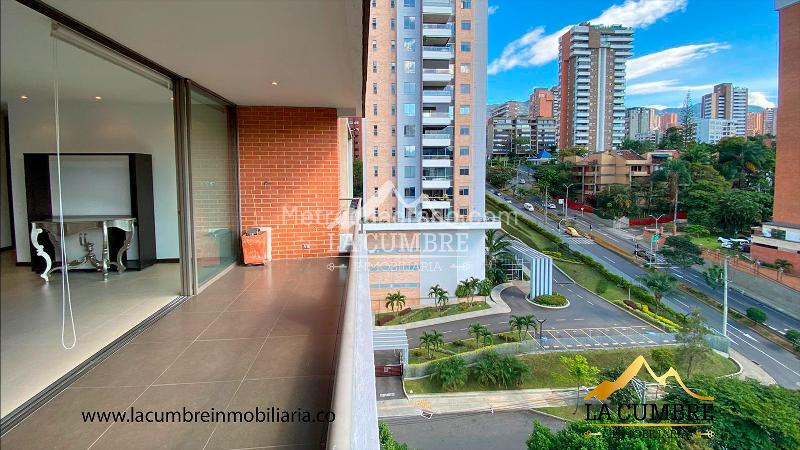 Apartamento de 3 Alcobas con Doble Parqueadero Cubierto y Piscina en Los Parra, El Poblado - 3