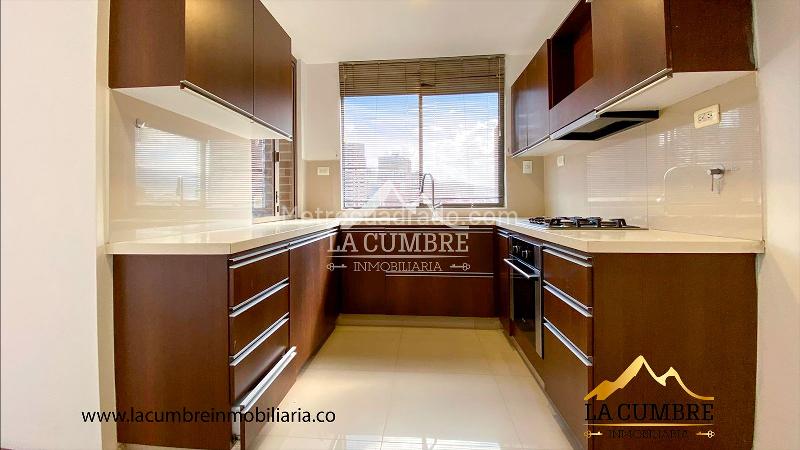 Apartamento de 3 Alcobas con Doble Parqueadero Cubierto y Piscina en Los Parra, El Poblado - 4