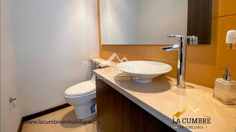 Apartamento de 3 Alcobas con Doble Parqueadero Cubierto y Piscina en Los Parra, El Poblado - 6
