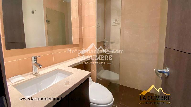 Apartamento de 3 Alcobas con Doble Parqueadero Cubierto y Piscina en Los Parra, El Poblado - 9
