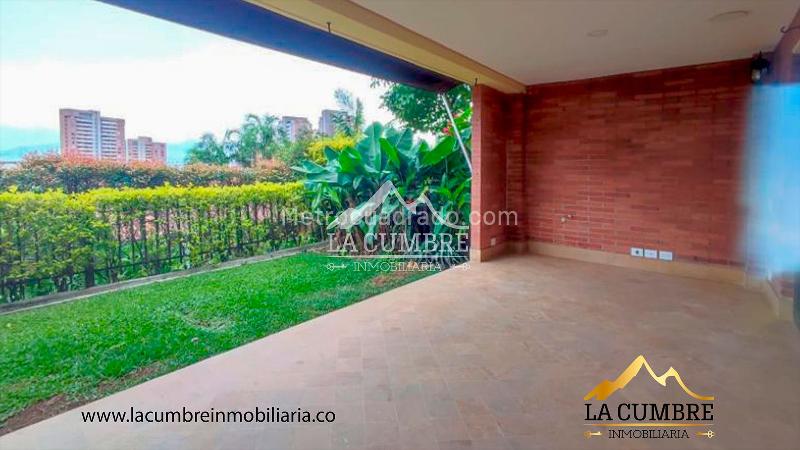 Modern 3BR House in El Poblado La Calera - 4