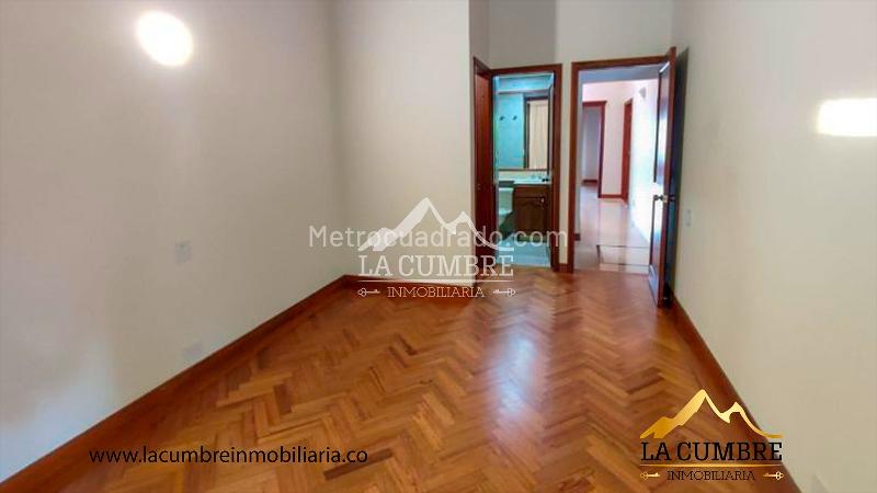 Modern 3BR House in El Poblado La Calera - 5