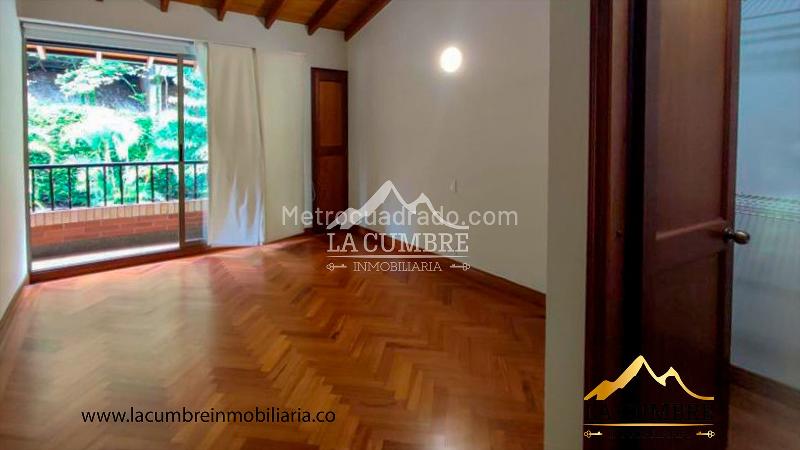 Modern 3BR House in El Poblado La Calera - 8