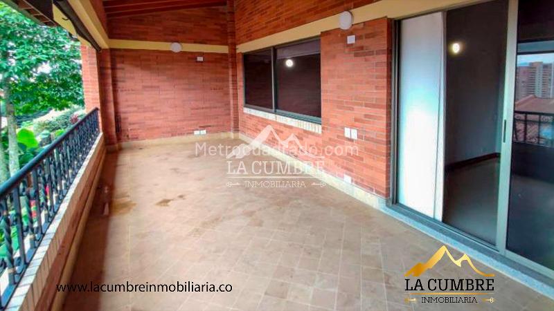 Modern 3BR House in El Poblado La Calera - 9