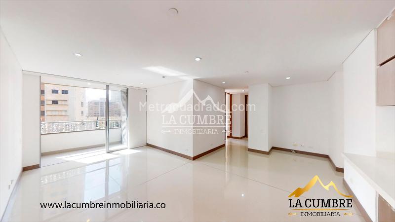 Apartamento de 3 Alcobas con 4 Baños y Parqueadero Cubierto en Castropol