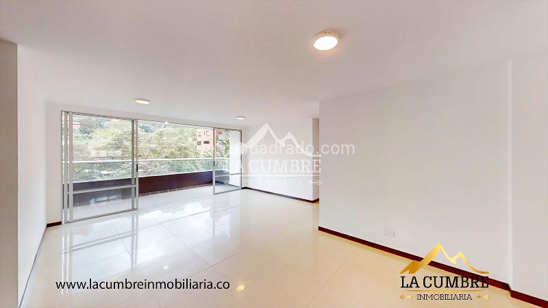 Stylish 3BR Apartment with Pool in Los Balsos - 3