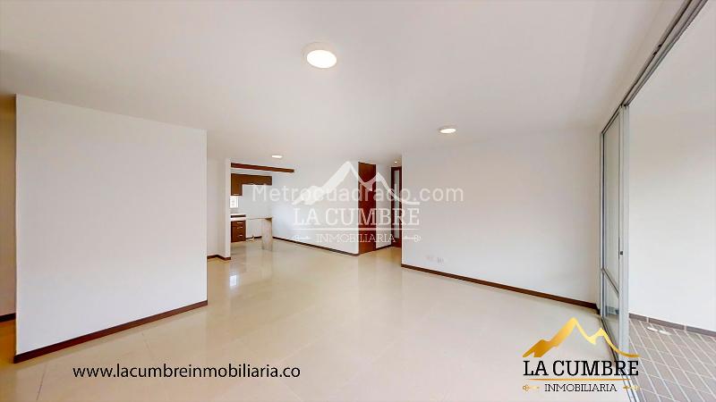 Stylish 3BR Apartment with Pool in Los Balsos - 4