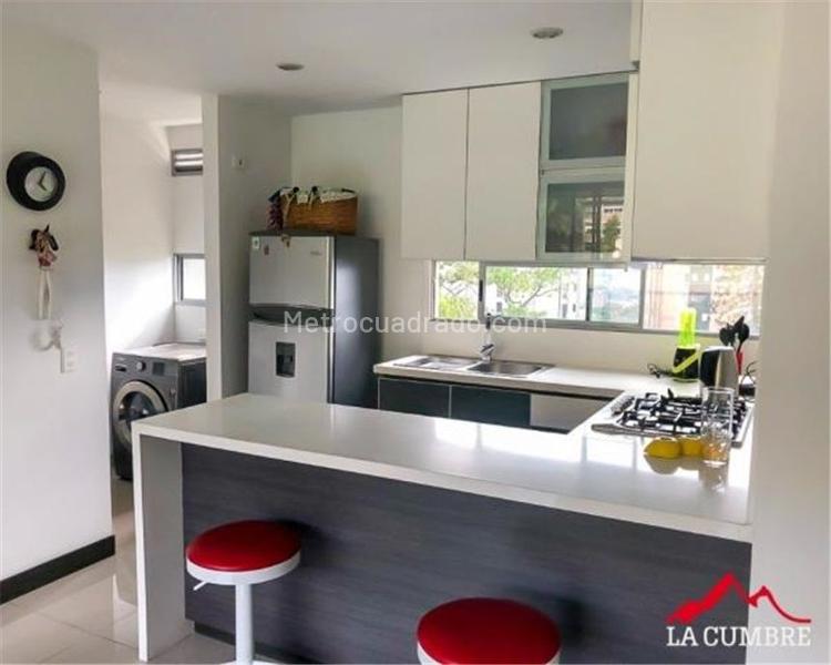 2BR Apartment with 3 Baths in El Poblado Los Balsos - 4