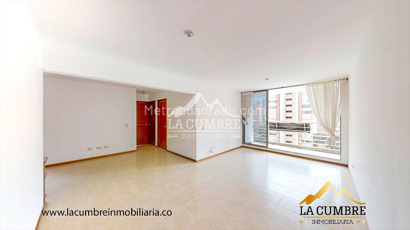Apartamento de 3 Alcobas con Parqueadero Doble Cubierto en Los Balsos