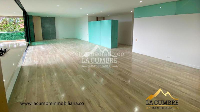 Apartamento Estiloso de 3 Alcobas en Los Balsos - 2