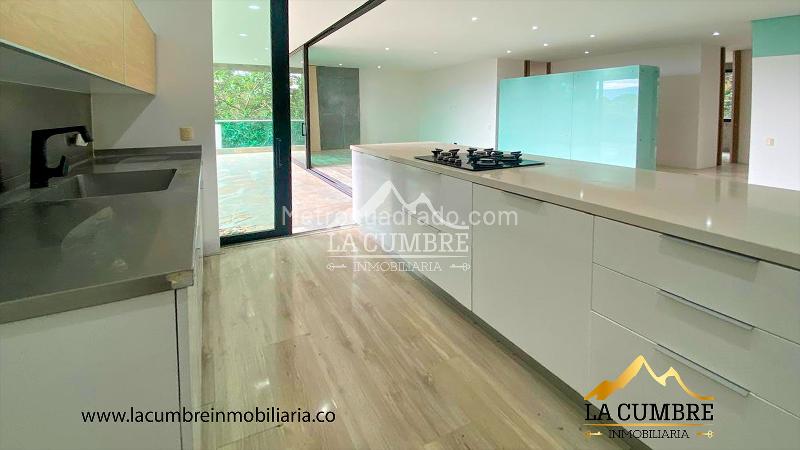 Apartamento Estiloso de 3 Alcobas en Los Balsos - 5
