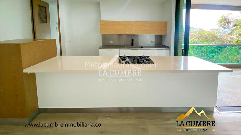 Apartamento Estiloso de 3 Alcobas en Los Balsos - 6