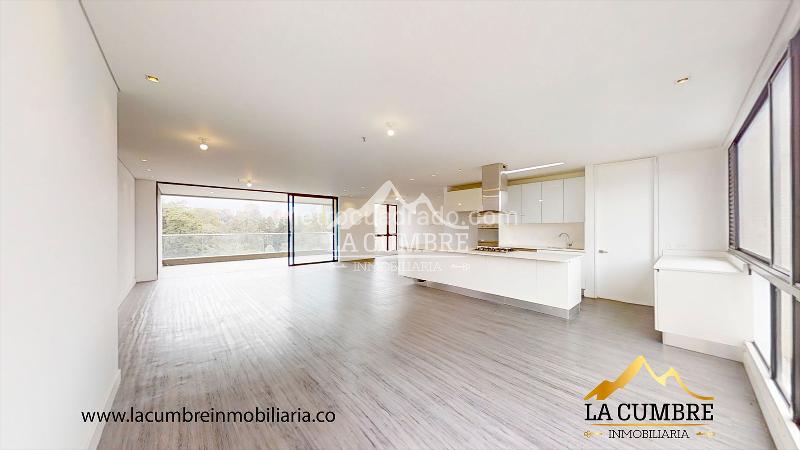 Spacious 3BR Apartment in El Poblado Los Balsos - 2