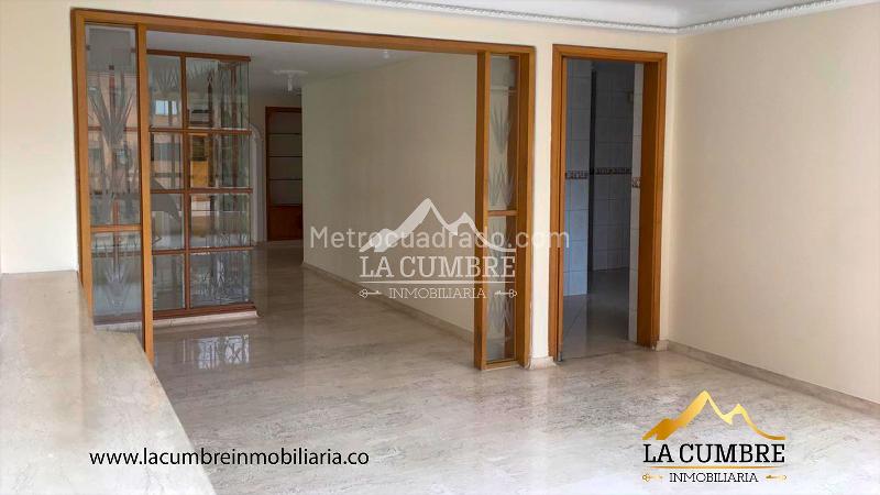 Apartamento de Lujo de 4 Alcobas con Amenidades en El Poblado - 2