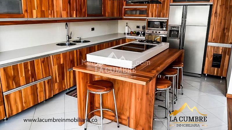 Casa Amoblada de 4 Alcobas con Piscina en El Tesoro - 5