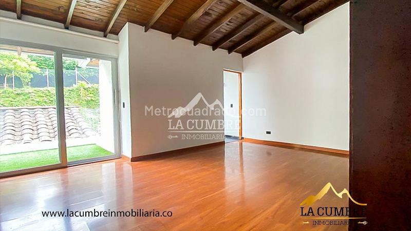 Casa Amoblada de 4 Alcobas con Piscina en El Tesoro - 8