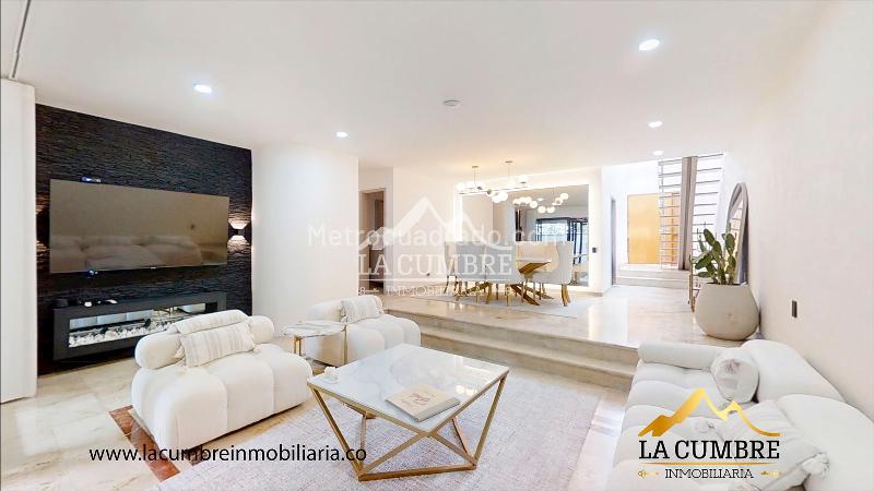 Casa Elegante de 4 Alcobas en Los Balsos, El Poblado - 2