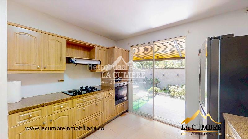 Casa Elegante de 4 Alcobas en Los Balsos, El Poblado - 8