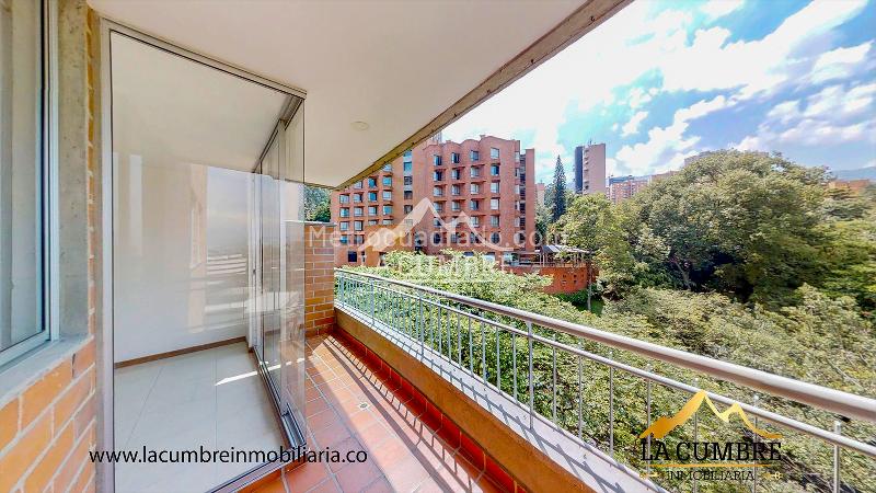 Spacious 4BR Apartment in Castropol - 4