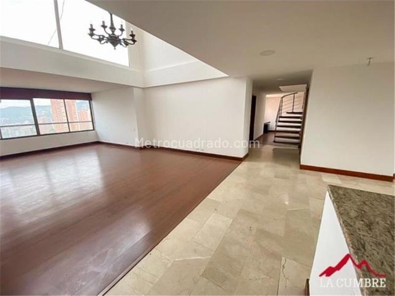 Duplex Penthouse with Pool in La Calera, Poblado - 3