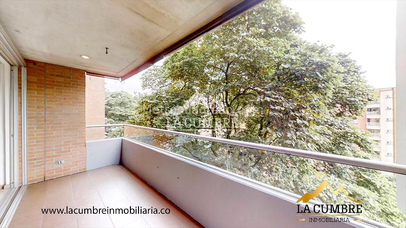 Modern 3BR Apartment with Pool in El Poblado - 7