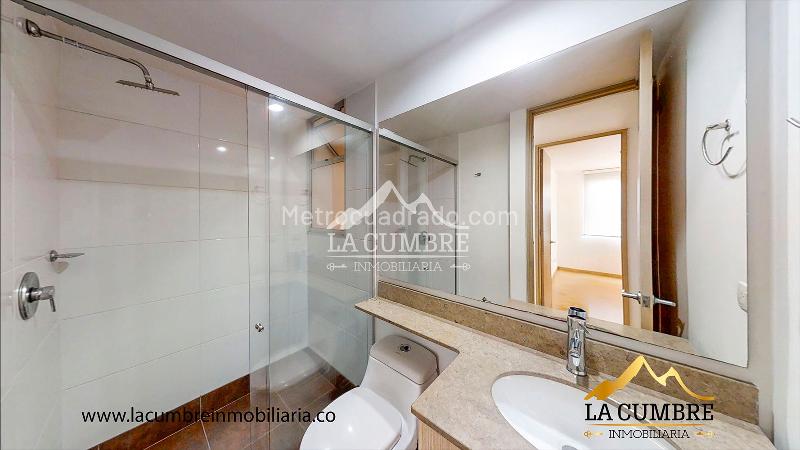 Modern 3BR Apartment with Pool in El Poblado - 9