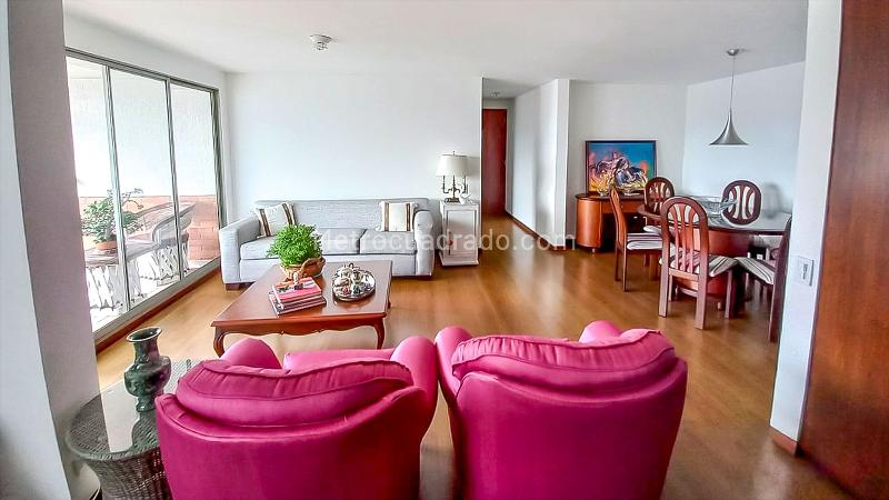 2BR Apartment with Covered Parking in El Poblado Los Balsos - 3