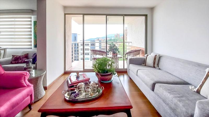 2BR Apartment with Covered Parking in El Poblado Los Balsos - 5