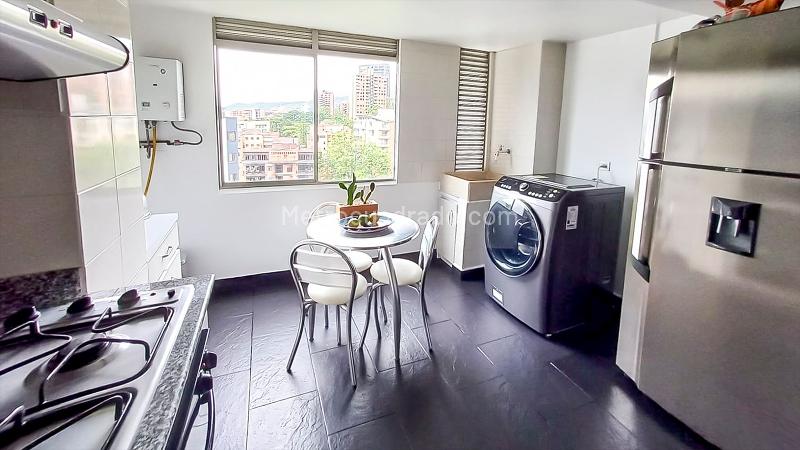 2BR Apartment with Covered Parking in El Poblado Los Balsos - 7