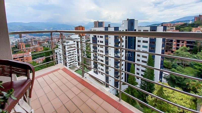 2BR Apartment with Covered Parking in El Poblado Los Balsos - 8