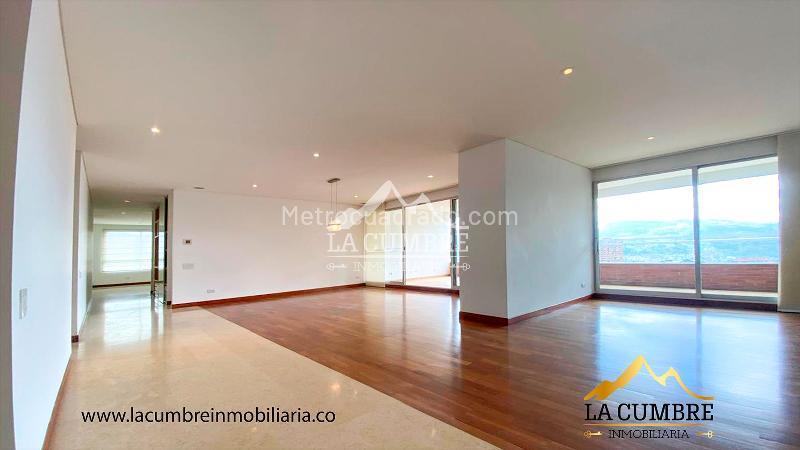 Spacious 3BR Apartment with Pool in El Poblado El Tesoro