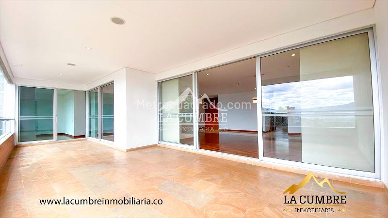 Spacious 3BR Apartment with Pool in El Poblado El Tesoro - 4