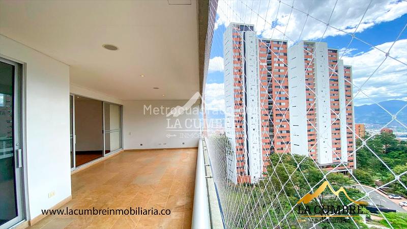 Spacious 3BR Apartment with Pool in El Poblado El Tesoro - 5